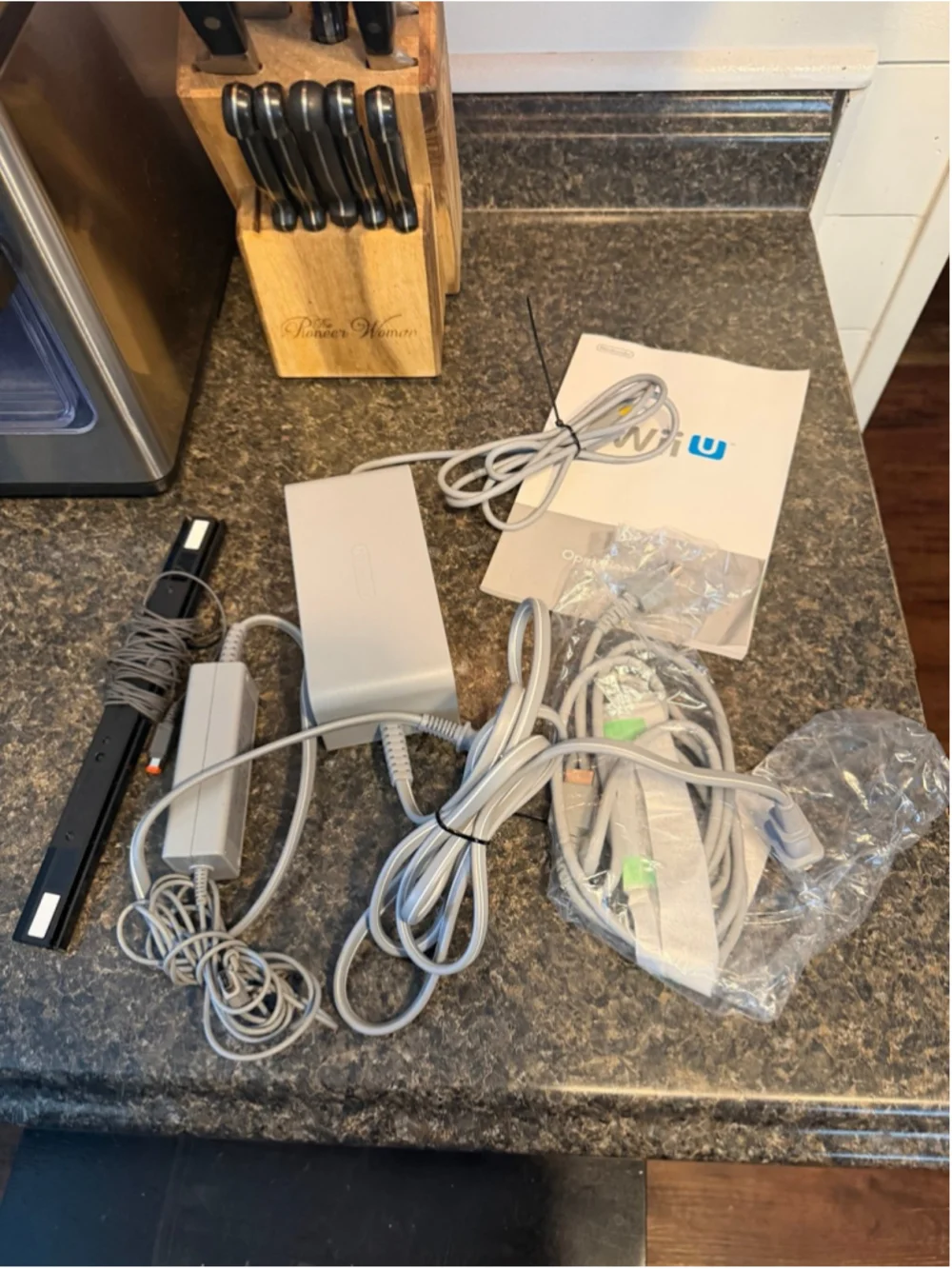 Like New Nintendo White Wii U Basic Set 8GB Console with Gamepad